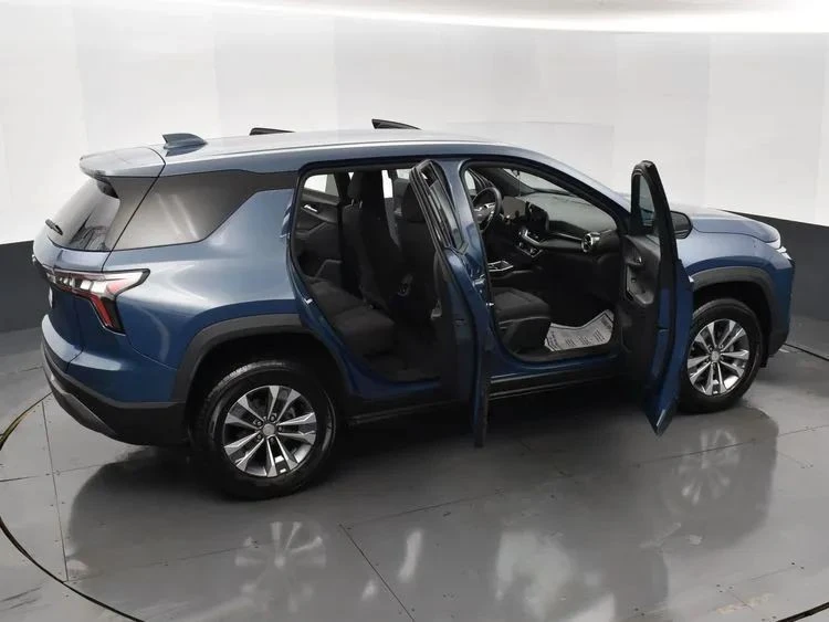2025 Chevrolet Equinox - Image 6 of 12