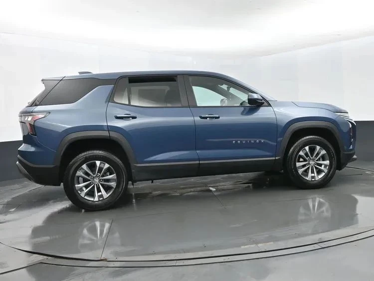2025 Chevrolet Equinox - Image 4 of 12