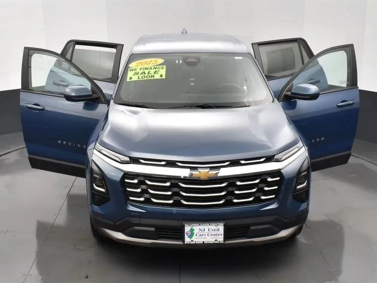 2025 Chevrolet Equinox - Image 10 of 12