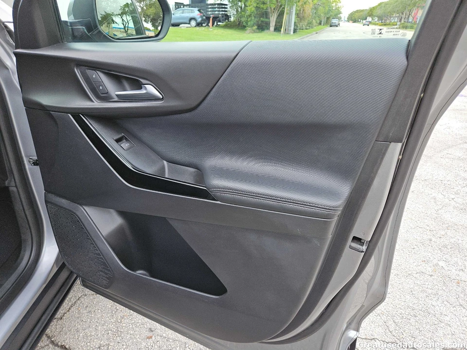 2025 Chevrolet Equinox - Image 10 of 21