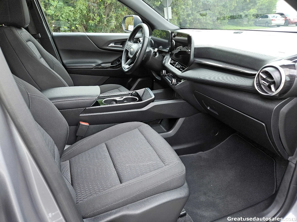 2025 Chevrolet Equinox - Image 9 of 21