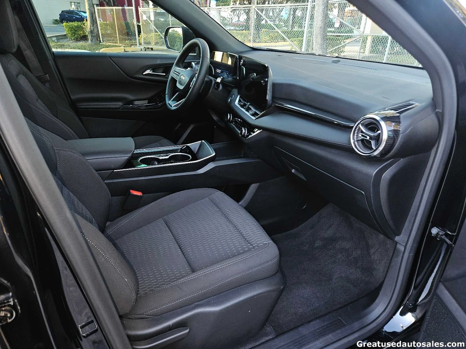 2025 Chevrolet Equinox - Image 11 of 21