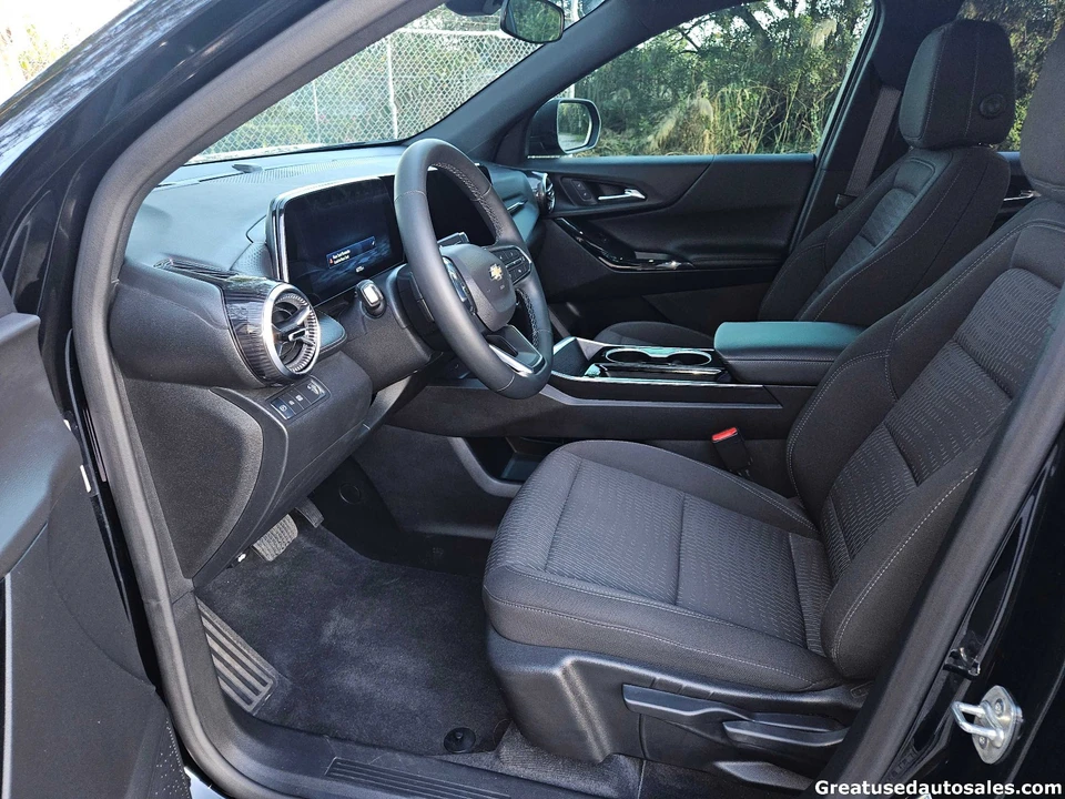 2025 Chevrolet Equinox - Image 10 of 21