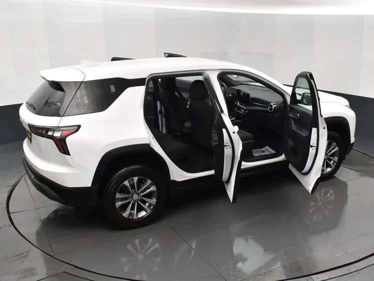 2025 Chevrolet Equinox - Image 6 of 12