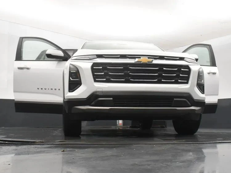 2025 Chevrolet Equinox - Image 11 of 12