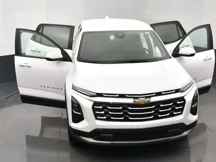 2025 Chevrolet Equinox - Image 10 of 12