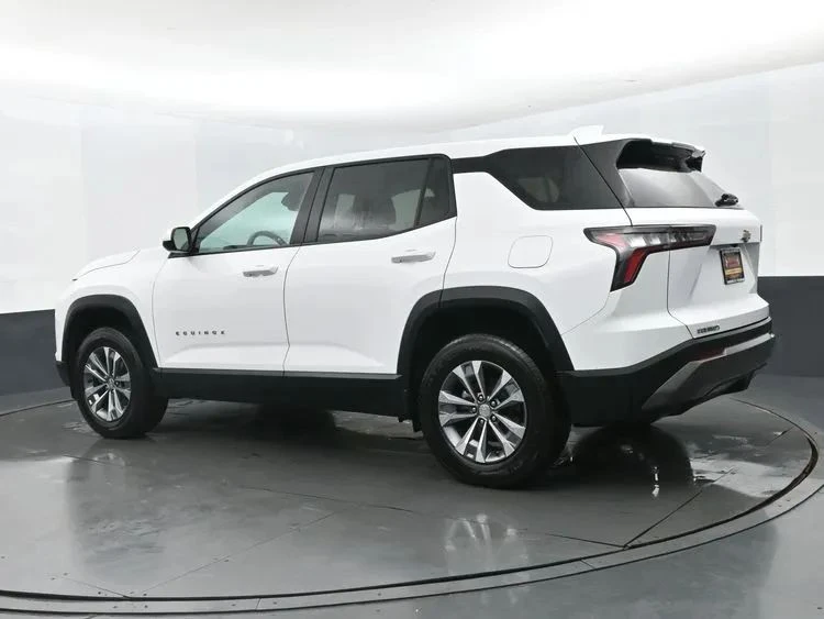 2025 Chevrolet Equinox - Image 9 of 12