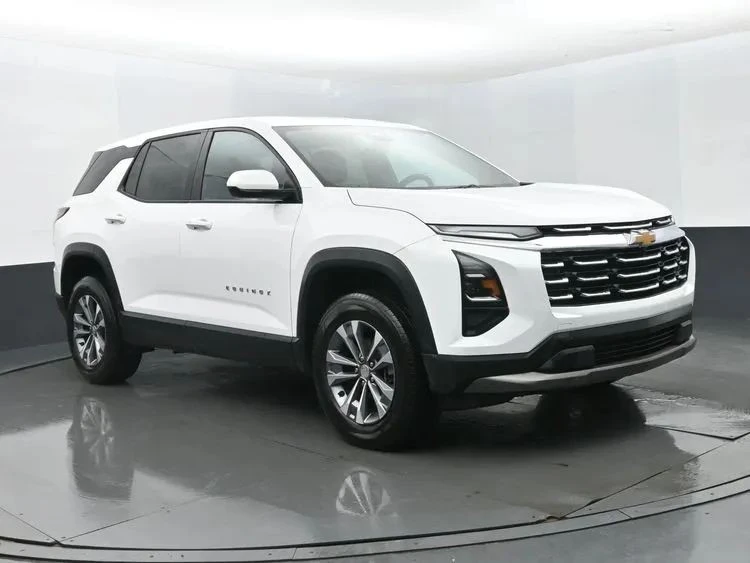 2025 Chevrolet Equinox - Image 2 of 12