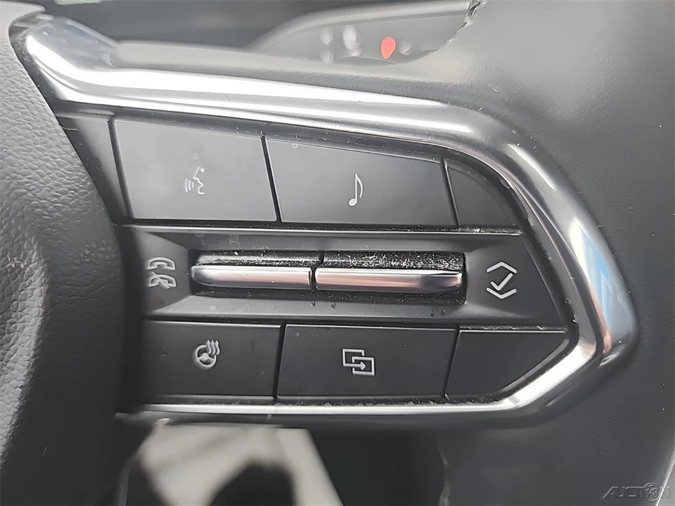 2025 Chevrolet Equinox - Image 15 of 21