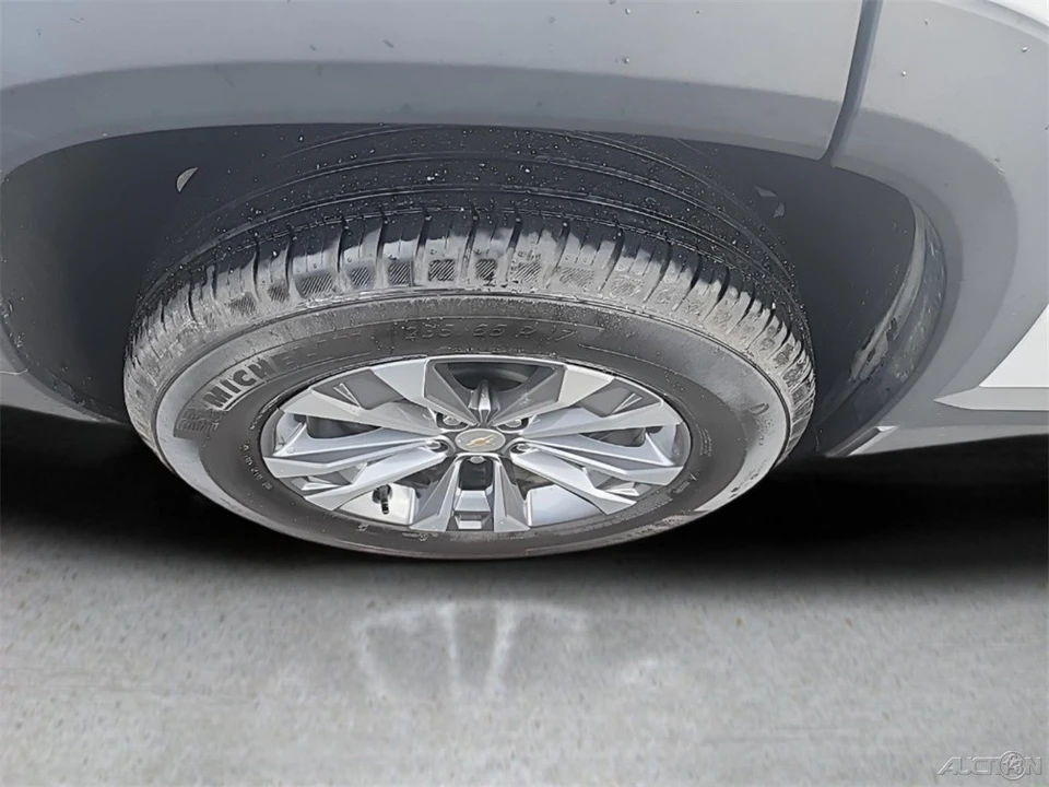 2025 Chevrolet Equinox - Image 9 of 21