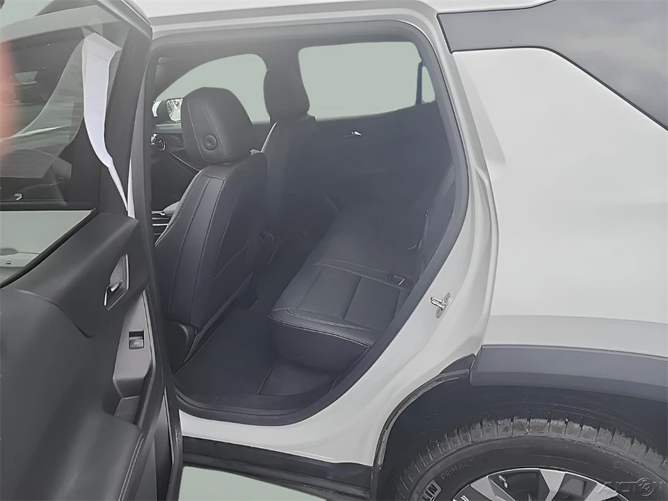 2025 Chevrolet Equinox - Image 19 of 21