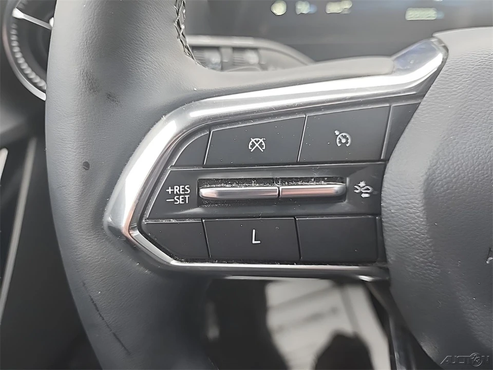 2025 Chevrolet Equinox - Image 14 of 21