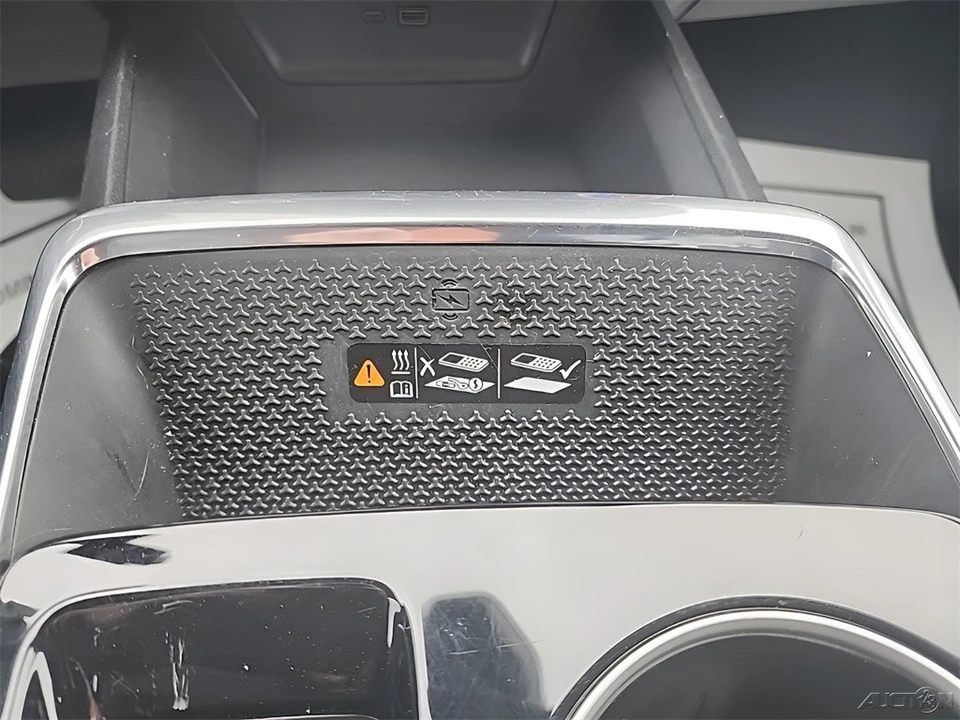 2025 Chevrolet Equinox - Image 17 of 21