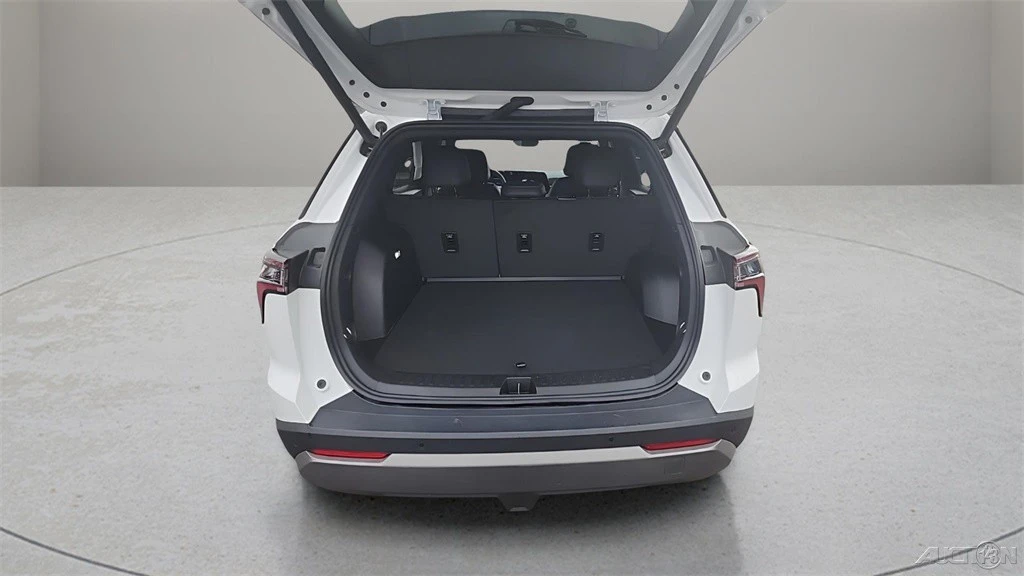 2025 Chevrolet Equinox - Image 20 of 21