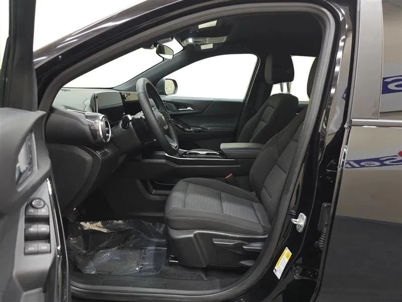 2025 Chevrolet Equinox - Image 9 of 12