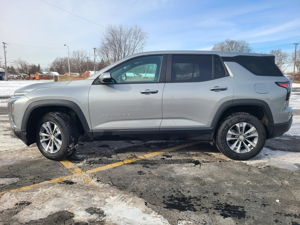2025 Chevrolet Equinox - Image 2 of 21