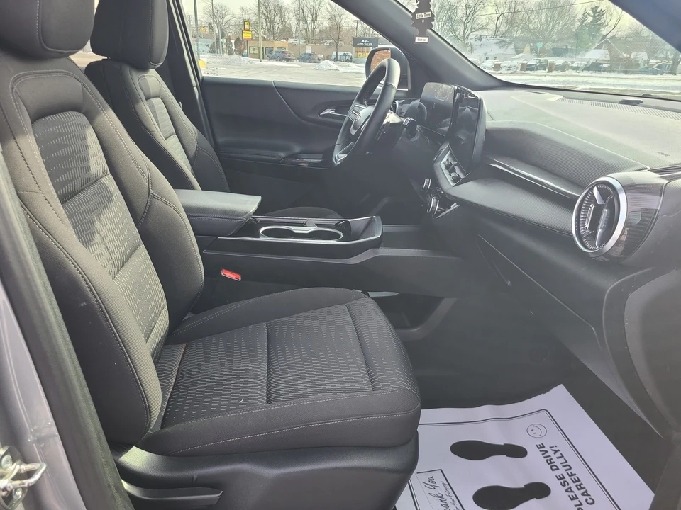 2025 Chevrolet Equinox - Image 15 of 21