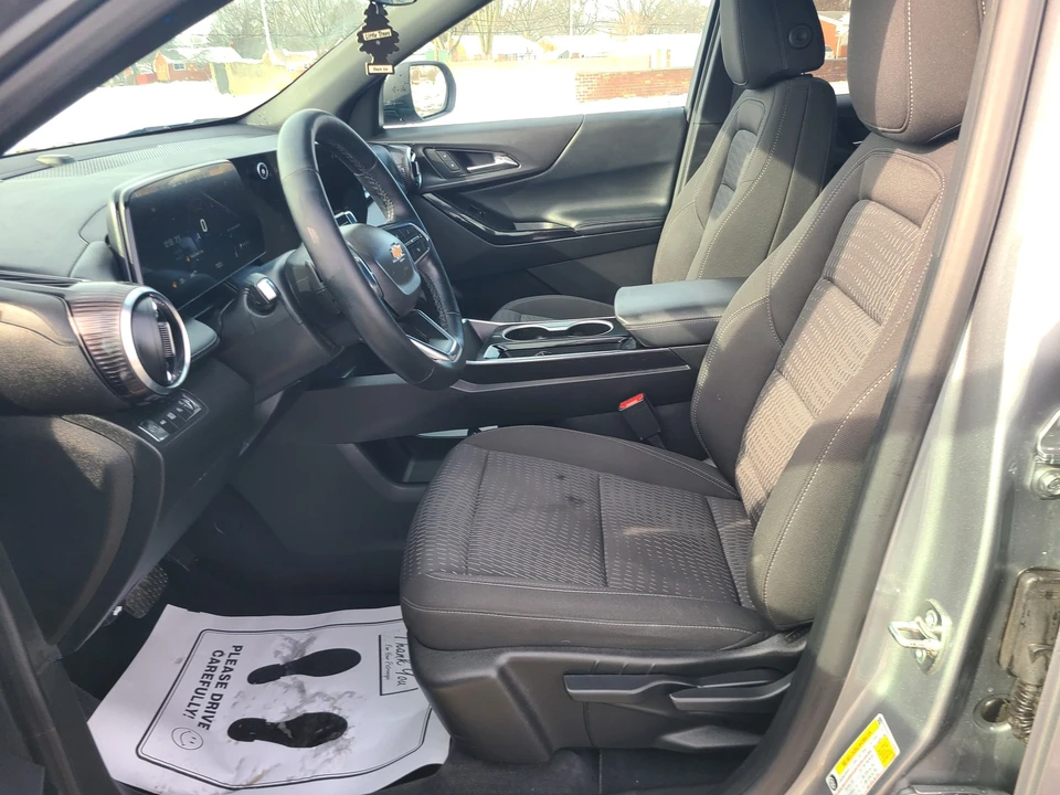 2025 Chevrolet Equinox - Image 10 of 21