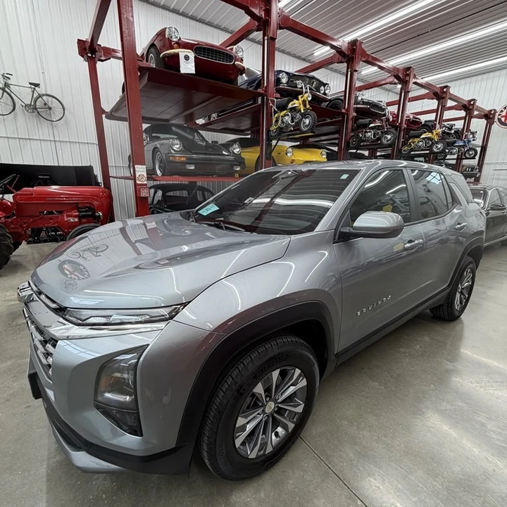 2025 Chevrolet Equinox - Image 2 of 21