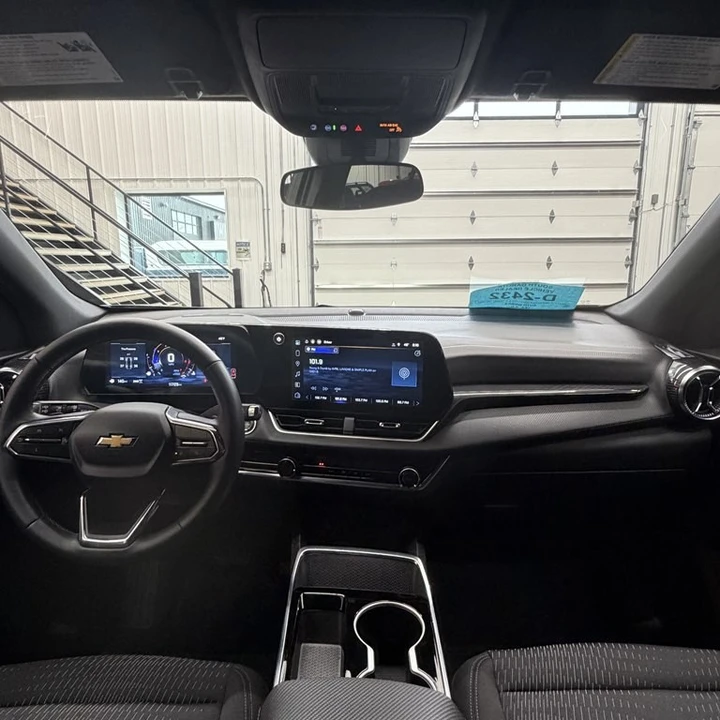 2025 Chevrolet Equinox - Image 10 of 21