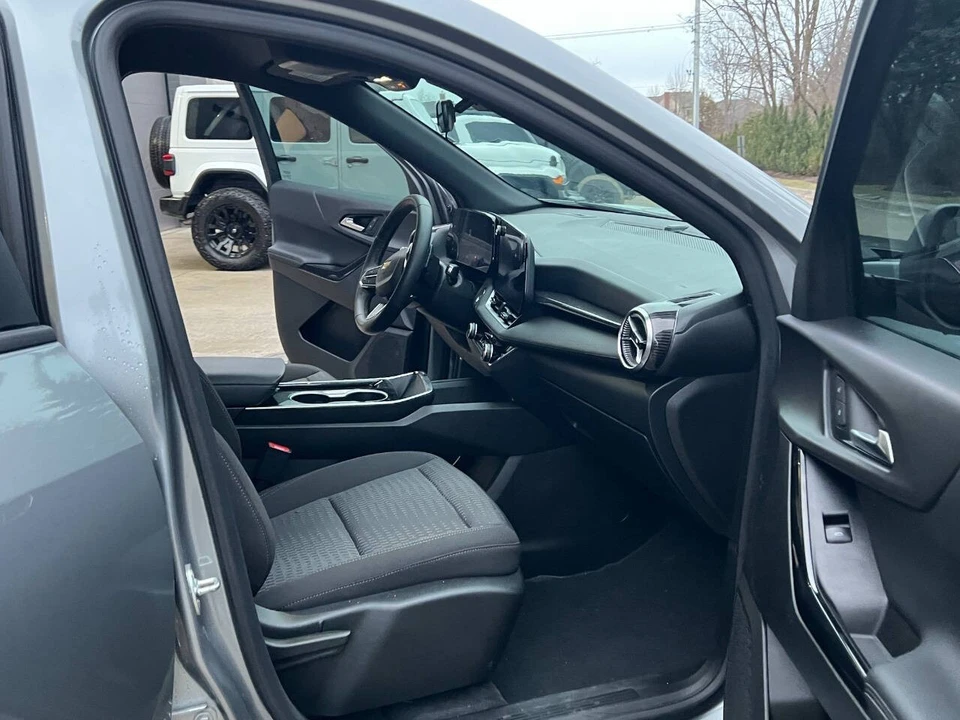 2025 Chevrolet Equinox - Image 17 of 21