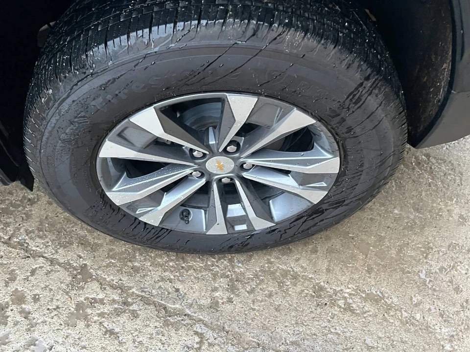 2025 Chevrolet Equinox - Image 12 of 21