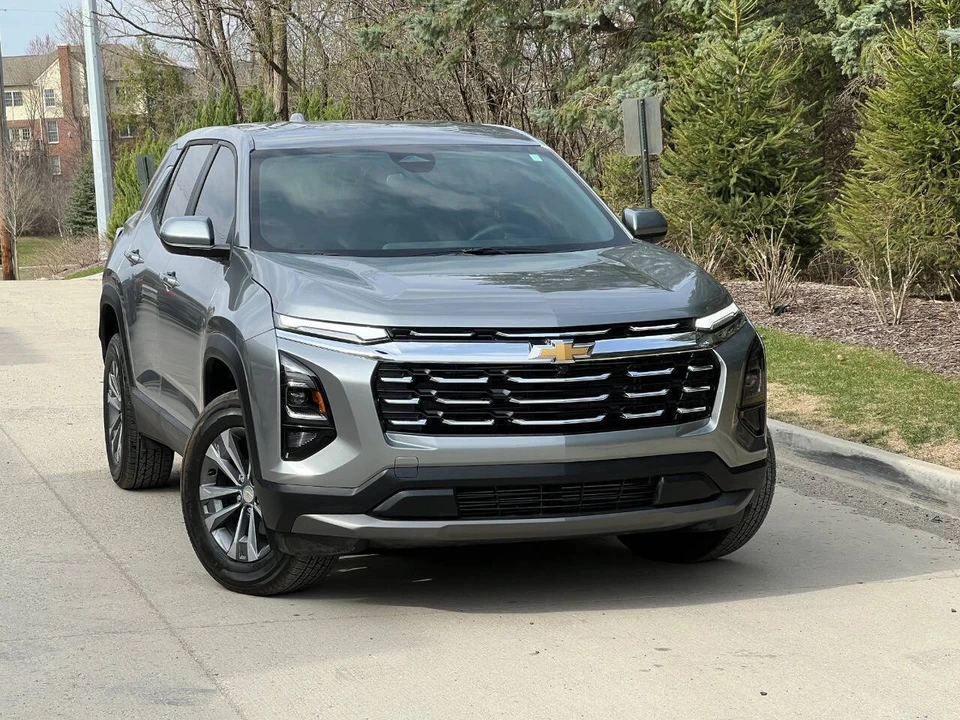 2025 Chevrolet Equinox - Image 2 of 21