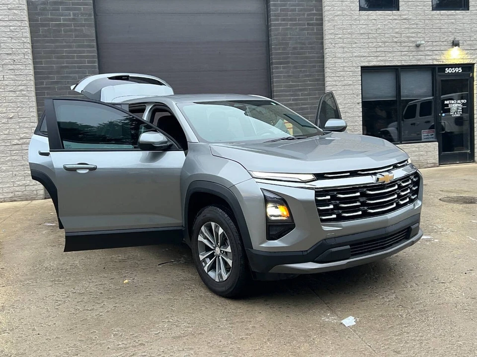 2025 Chevrolet Equinox - Image 16 of 21