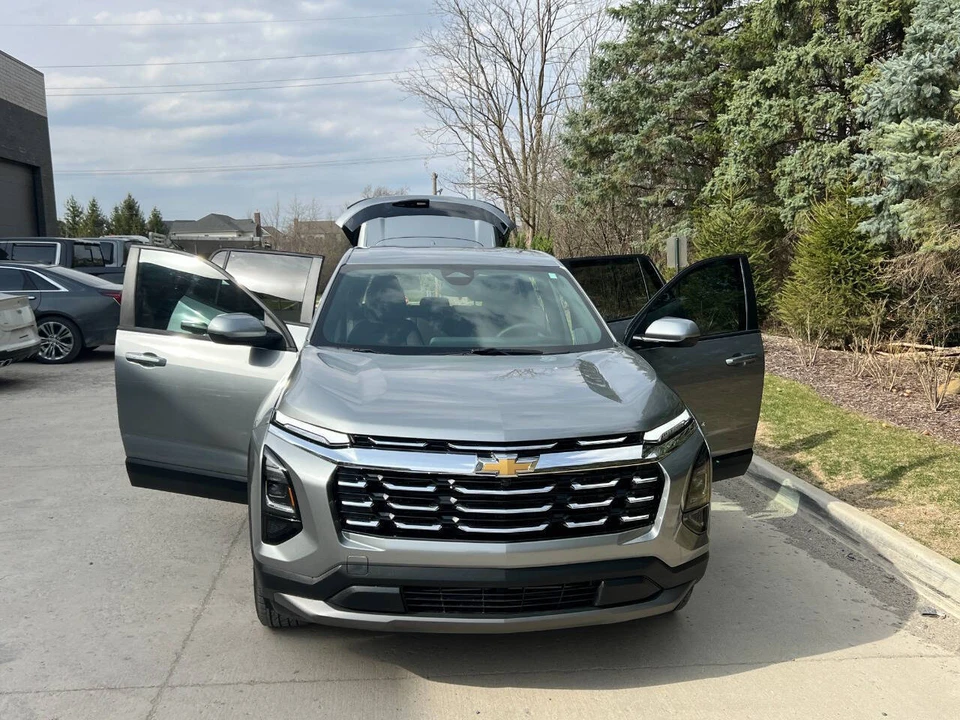 2025 Chevrolet Equinox - Image 16 of 21