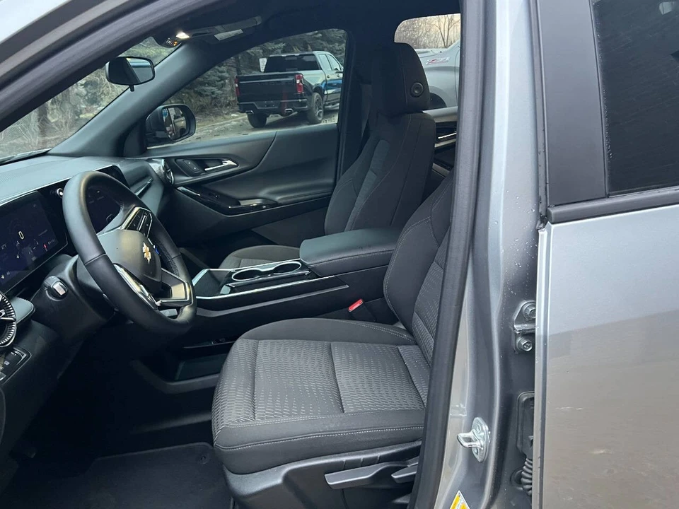 2025 Chevrolet Equinox - Image 20 of 21