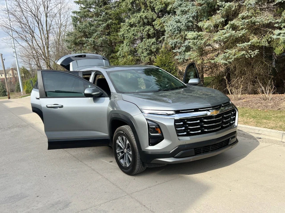 2025 Chevrolet Equinox - Image 17 of 21