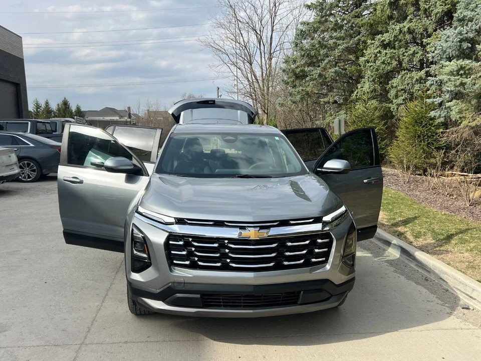 2025 Chevrolet Equinox - Image 16 of 21