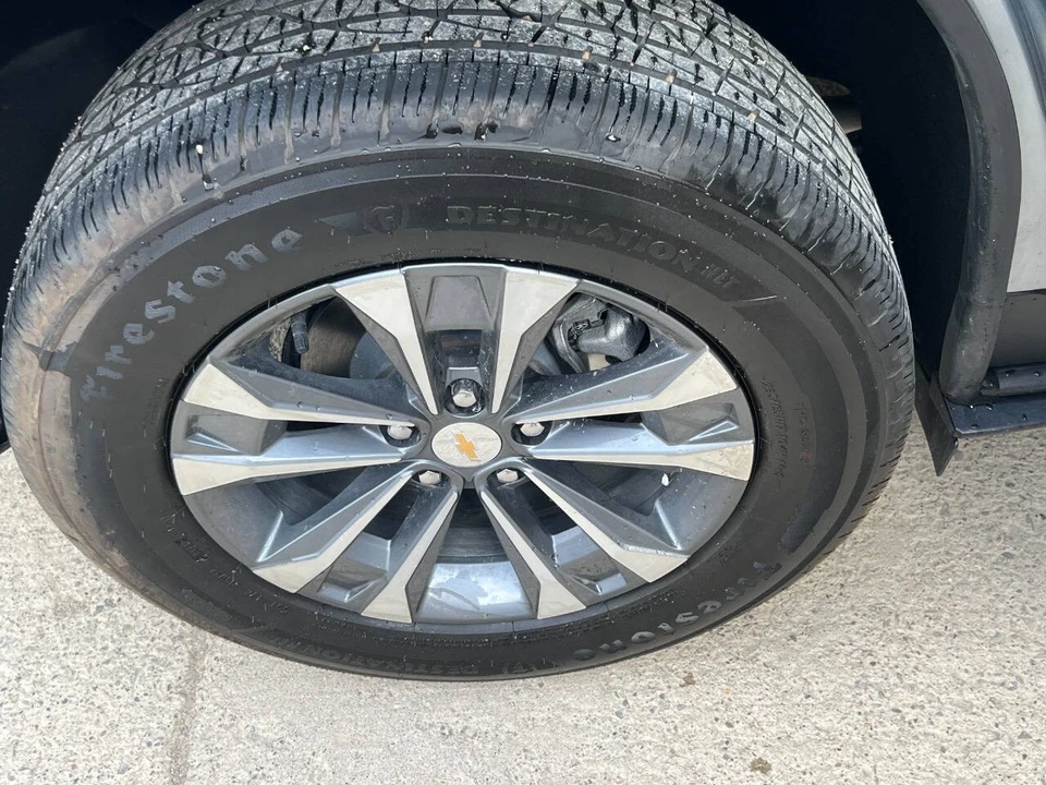 2025 Chevrolet Equinox - Image 11 of 21
