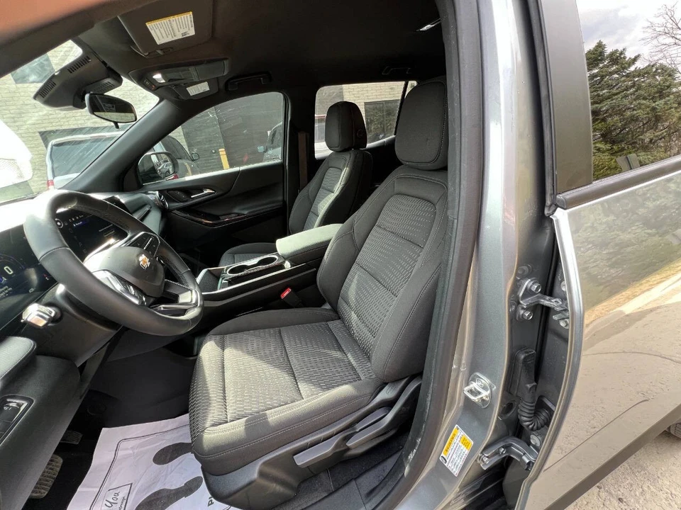 2025 Chevrolet Equinox - Image 20 of 21