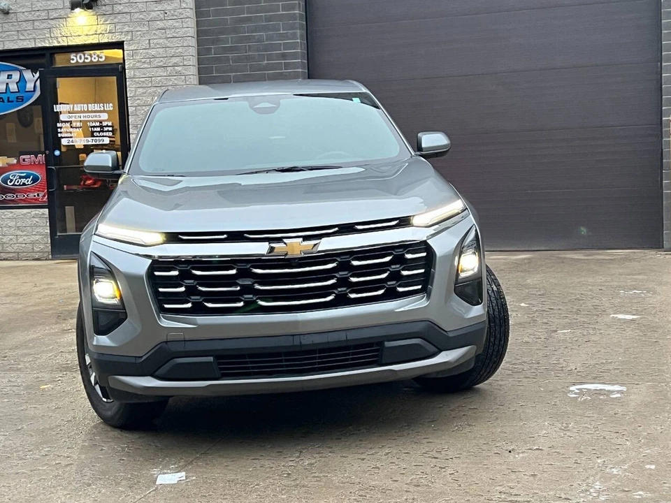 2025 Chevrolet Equinox - Image 2 of 21