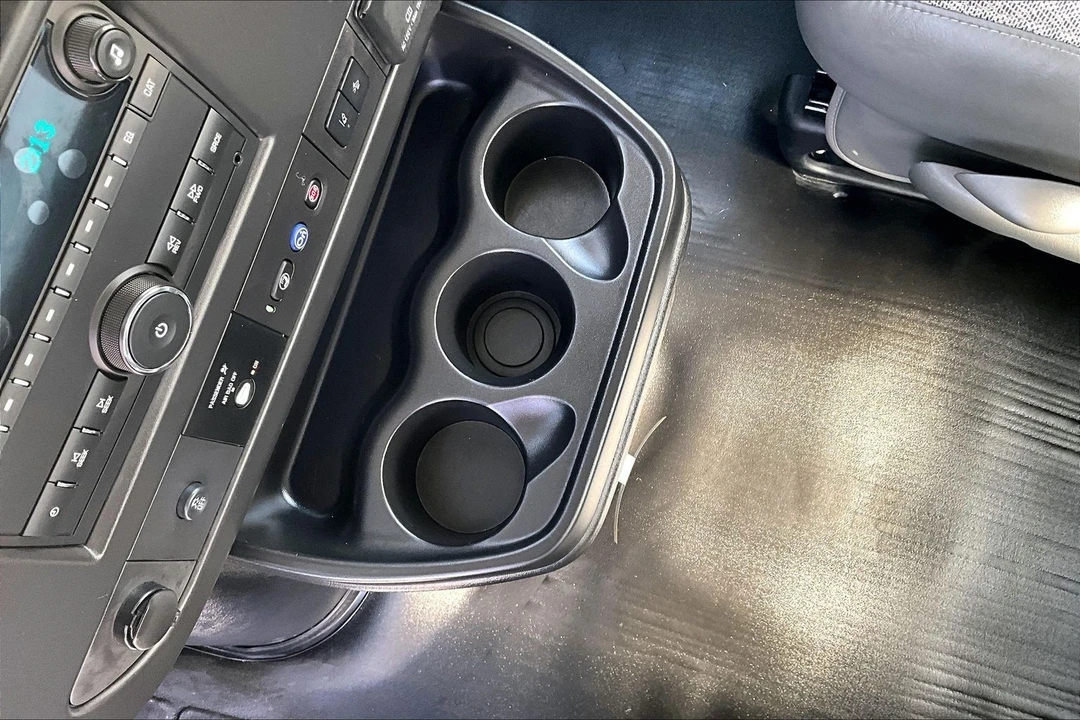 2025 Chevrolet Express - Image 13 of 21