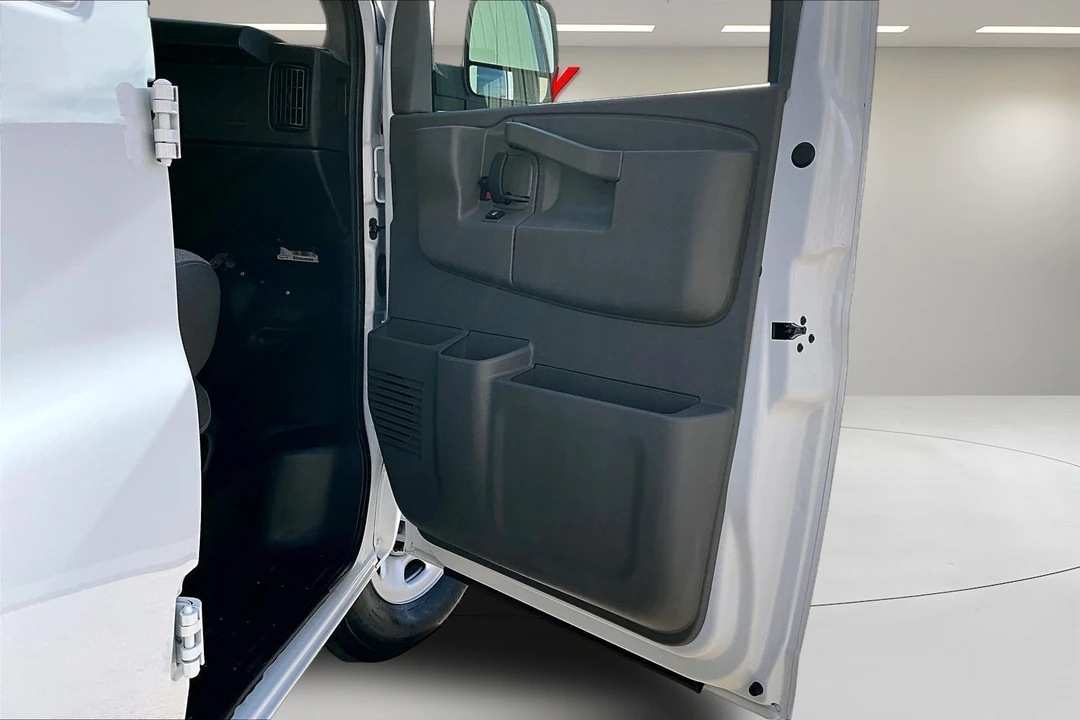 2025 Chevrolet Express - Image 19 of 21