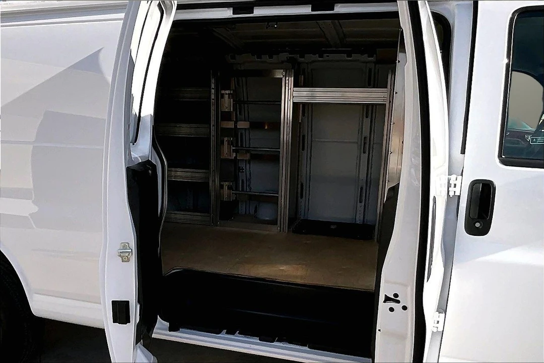 2025 Chevrolet Express - Image 17 of 21