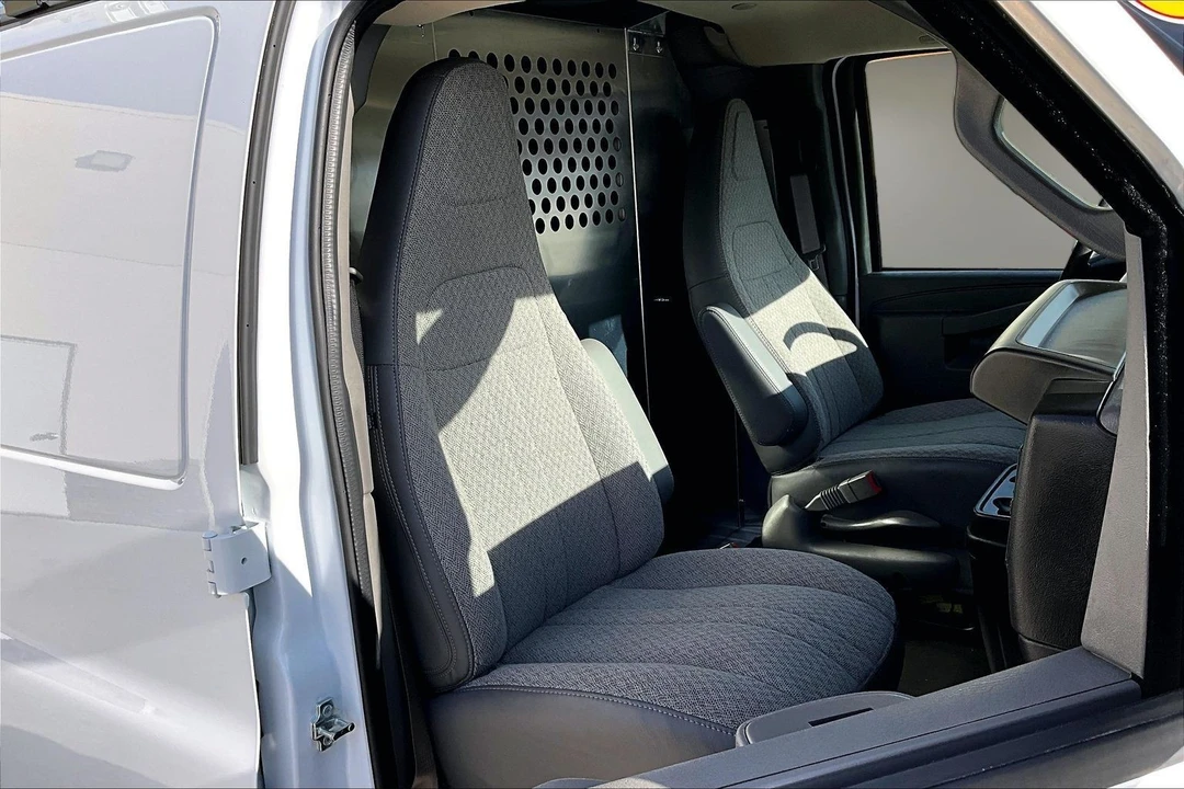 2025 Chevrolet Express - Image 20 of 21