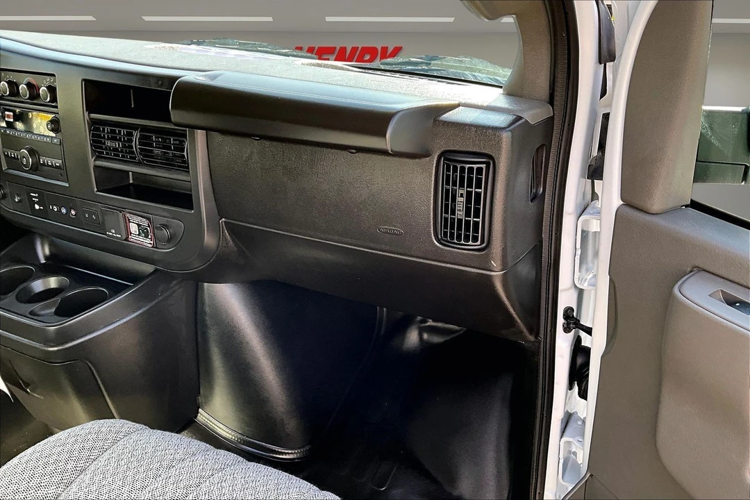 2025 Chevrolet Express - Image 18 of 21