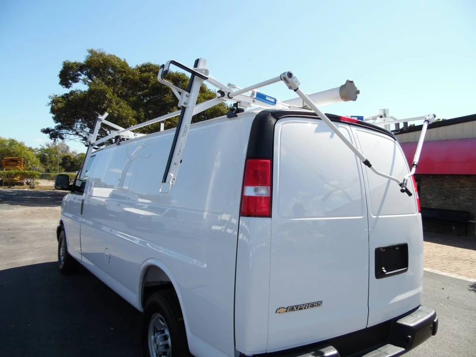 2025 Chevrolet Express - Image 17 of 21