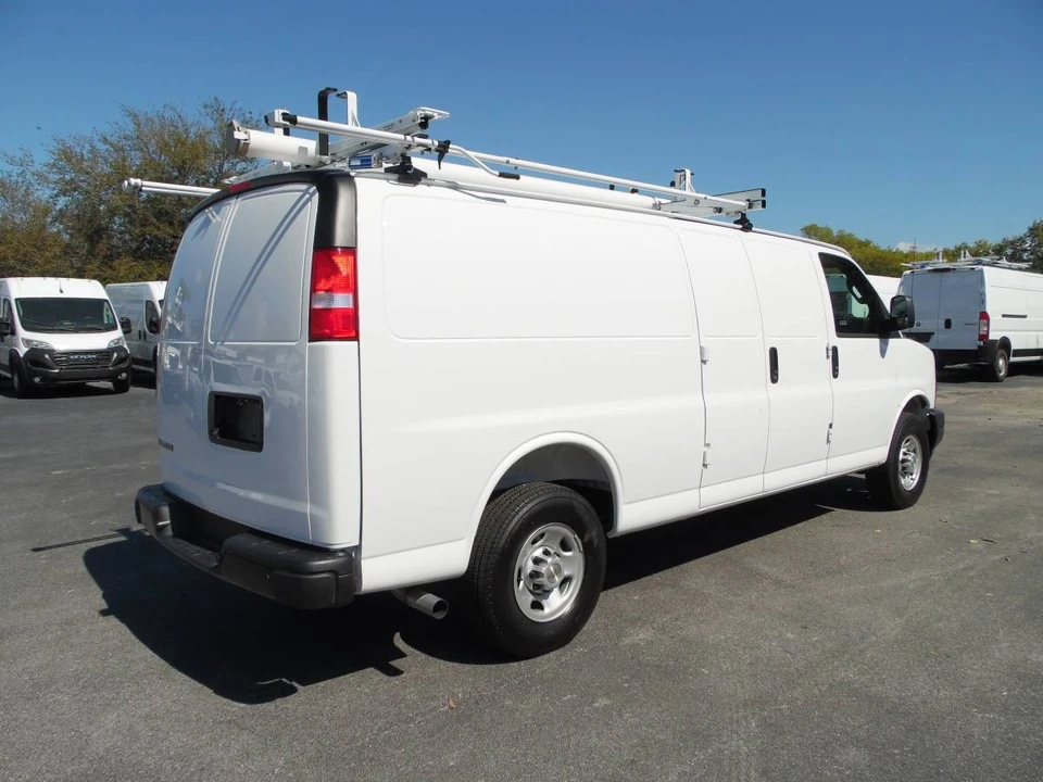 2025 Chevrolet Express - Image 5 of 21