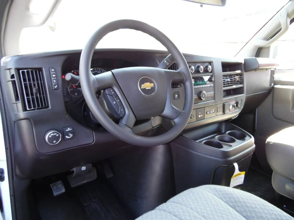 2025 Chevrolet Express - Image 18 of 21