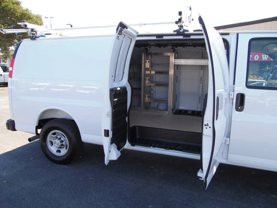 2025 Chevrolet Express - Image 12 of 21