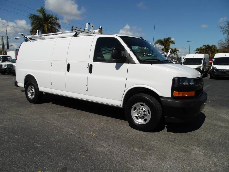 2025 Chevrolet Express - Image 3 of 21