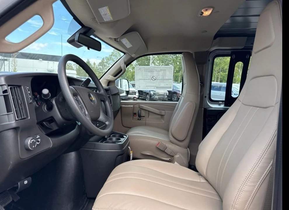 2025 Chevrolet Express - Image 9 of 12