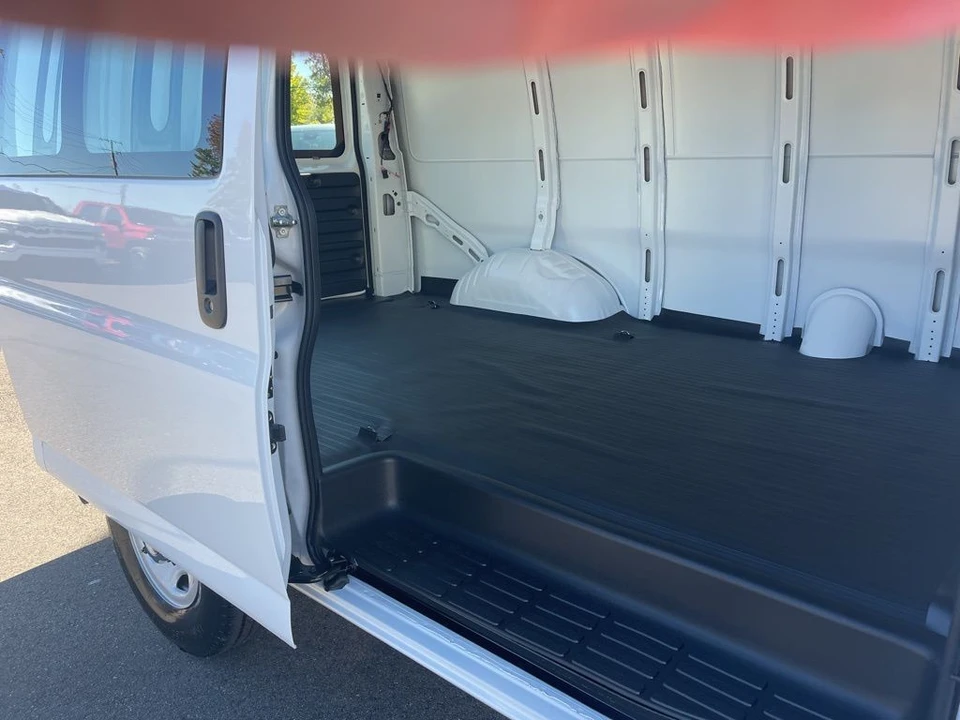 2025 Chevrolet Express - Image 10 of 12