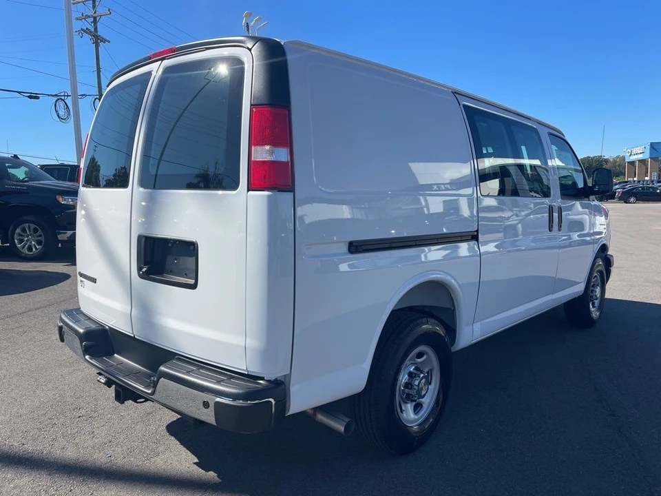 2025 Chevrolet Express - Image 5 of 12