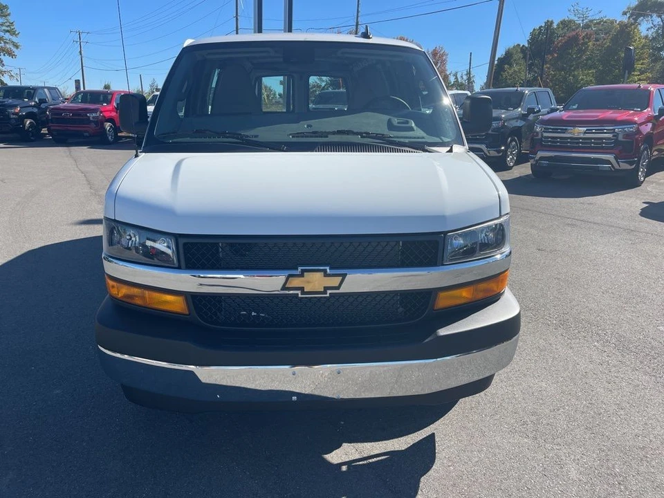 2025 Chevrolet Express - Image 8 of 12
