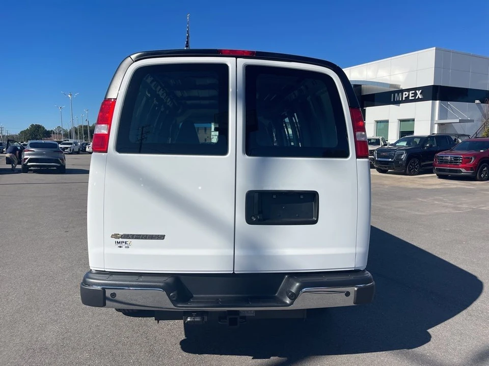 2025 Chevrolet Express - Image 4 of 12